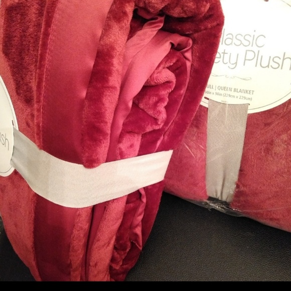 🛑SOLD🛑Berkshire  Luxury Plush VelvetLoft Blanket - Picture 6 of 7